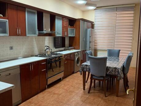 4 otaqlı mənzil, 185 m², 28 May: 600 000 ₼ 5