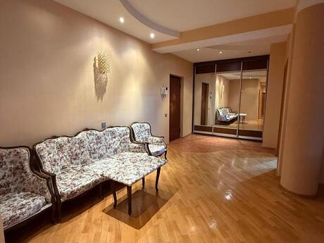 4 otaqlı mənzil, 185 m², 28 May: 600 000 ₼ 3