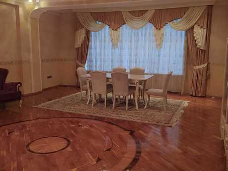 5 otaqlı mənzil, 241 m², 28 May: 670 000 ₼ 5