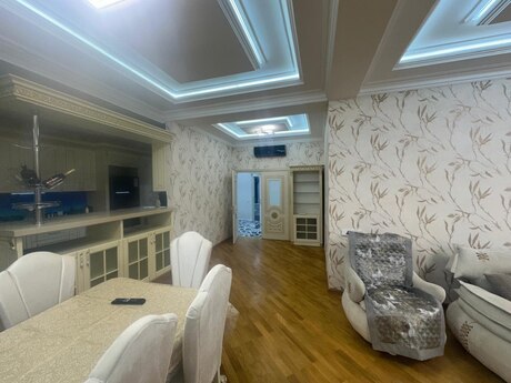 Аренда: 3-комнатная квартира, 162 м², Ağ şəhər: 3 000 ₼/мес 3