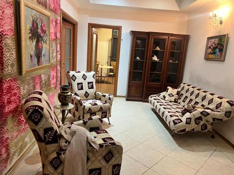 Kirayə 4 otaqlı mənzil, 160 m², İçəri Şəhər: 1 800 ₼/ay 3