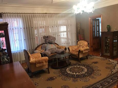 8 otaqlı həyət evi, 220 m², Gənclik: 700 000 ₼ 2