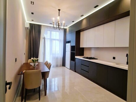 3-room apartment for rent, 140 m², Gənclik: 2 200 ₼/mo 3