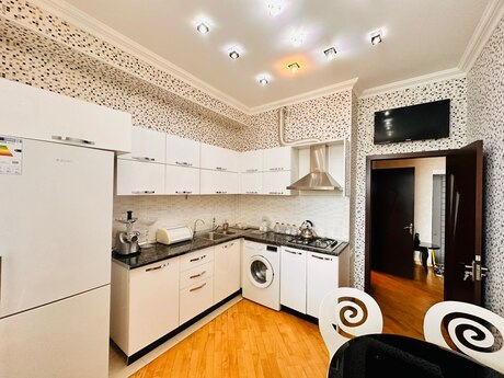 2-room apartment for rent, 55 m², 8 Noyabr: 700 ₼/mo 4