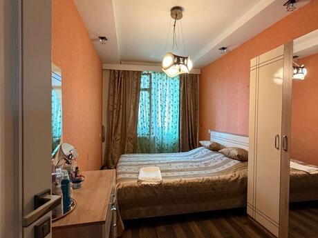 4-комнатная квартира, 90 м², 8-ci mikrorayon: 220 000 ₼ 3