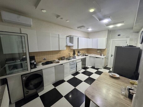 4 otaqlı mənzil, 170 m², 20 Yanvar: 335 000 ₼ 3
