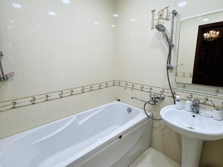 4 otaqlı mənzil, 145 m², İnşaatçılar: 348 000 ₼ 4