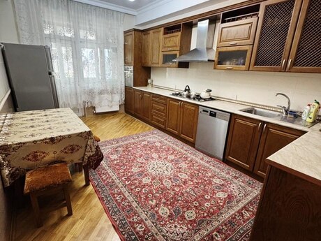 4 otaqlı mənzil, 145 m², İnşaatçılar: 348 000 ₼ 2