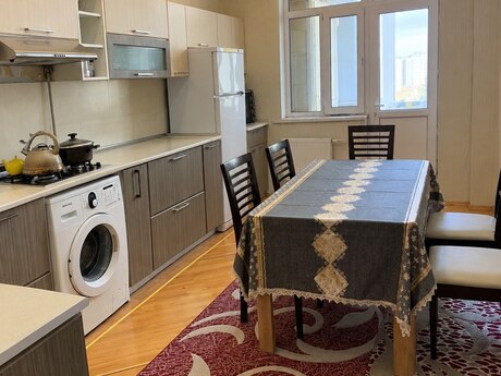 3 otaqlı mənzil, 130 m², İnşaatçılar: 265 000 ₼ 2