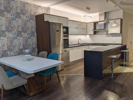 Kirayə 3 otaqlı mənzil, 135 m², Nizami: 1 599 ₼/ay 2