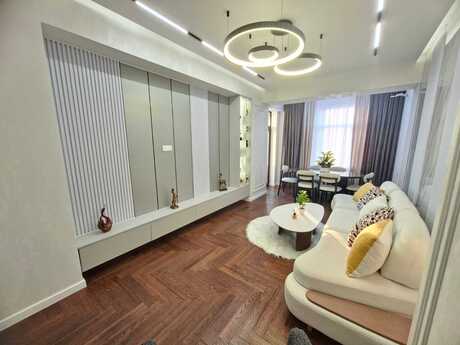 Elan №6465553 - Bakı, Bakmil m., 3 otaqlı, 102 m², 12/17 mərtəbə