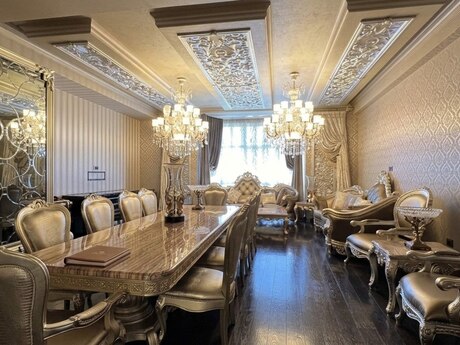 4 otaqlı mənzil, 250 m², 28 May: 2 100 000 ₼ 2