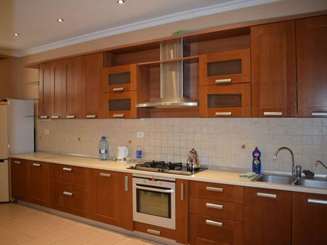 Kirayə 3 otaqlı mənzil, 150 m², 28 May: 1 250 ₼/ay 4