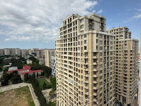 4 otaq · 130 m² · 17/18 mərtəbə, İnşaatçılar