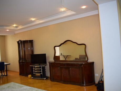 Kirayə 3 otaqlı mənzil, 150 m², 28 May: 1 250 ₼/ay 3