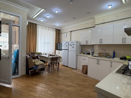 3 otaqlı mənzil, 130 m², İnşaatçılar: 280 000 ₼ 4