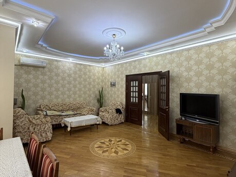 3 otaqlı mənzil, 130 m², İnşaatçılar: 280 000 ₼ 2