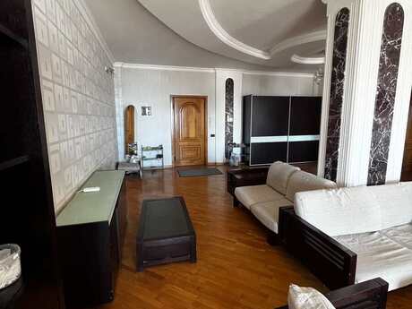 Kirayə 4 otaqlı mənzil, 210 m², 28 May: 1 400 ₼/ay 4