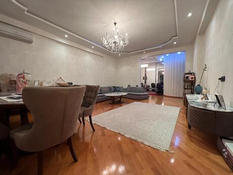 3 otaqlı mənzil, 153 m², Nizami: 550 000 ₼ 2