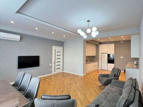 Kirayə 3 otaqlı mənzil, 130 m², Sahil: 3 000 ₼/ay 2