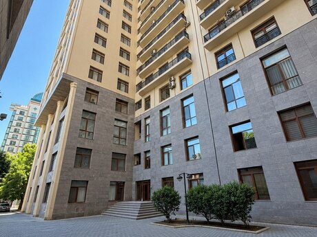 4 otaqlı mənzil, 183 m², 28 May: 550 000 ₼ 3
