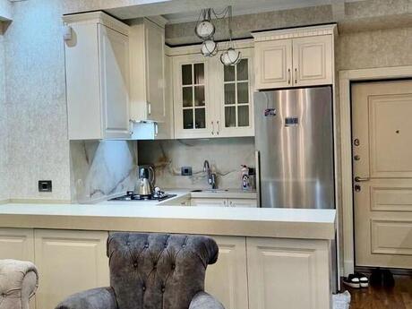 Kirayə 3 otaqlı mənzil, 100 m², 8 Noyabr: 1 200 ₼/ay 2