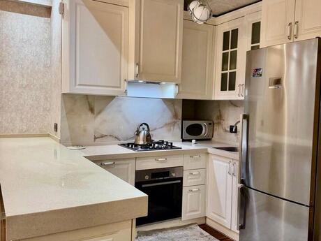 Kirayə 3 otaqlı mənzil, 100 m², 8 Noyabr: 1 200 ₼/ay 3