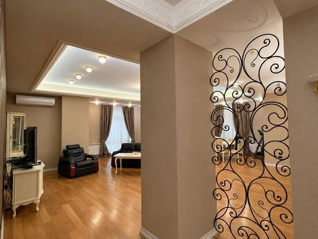 4 otaqlı mənzil, 250 m², 28 May: 750 000 ₼ 4