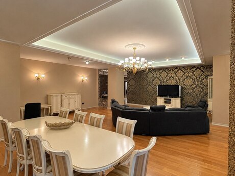 4 otaqlı mənzil, 250 m², 28 May: 750 000 ₼ 2