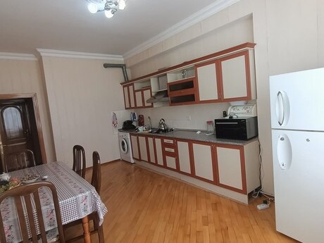3-room apartment for rent, 155 m², Memar Əcəmi: 750 ₼/mo 3