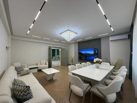 4 otaqlı mənzil, 186 m², 28 May: 780 000 ₼ 2