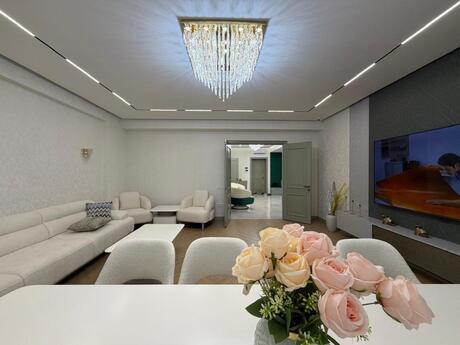 4 otaqlı mənzil, 186 m², 28 May: 780 000 ₼ 4