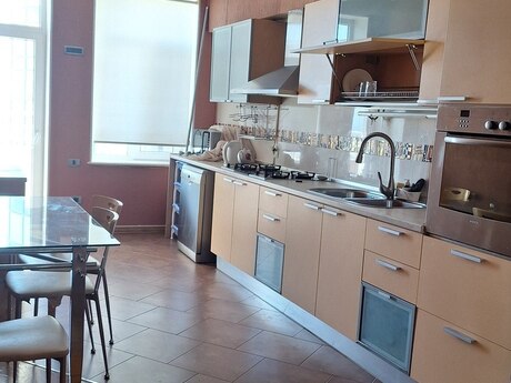 5-room apartment for rent, 300 m², İçəri Şəhər: 2 000 ₼/mo 5