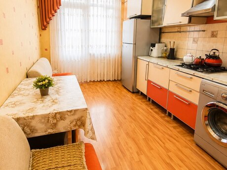 2-комнатная квартира, 87 м², 8 Noyabr: 240 000 ₼ 5