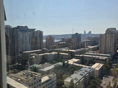 3-room apartment for rent, 100 m², 28 May: 1 350 ₼/mo 2