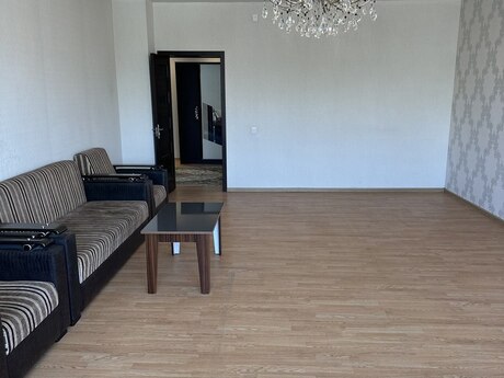 3-room apartment for rent, 150 m², Nizami: 1 400 ₼/mo 3
