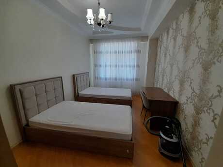 4-room apartment for rent, 190 m², Badamdar: 1 300 ₼/mo 3