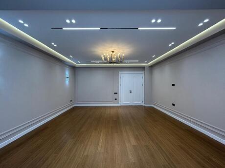 4 otaqlı mənzil, 175 m², 28 May: 750 000 ₼ 2