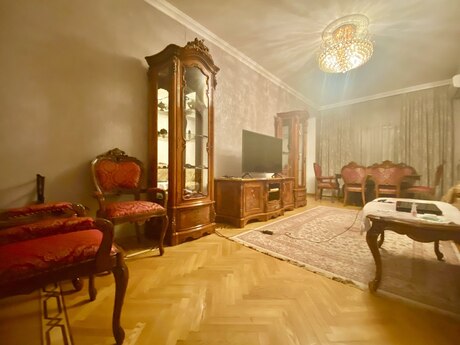 Kirayə 3 otaqlı mənzil, 130 m², İnşaatçılar: 1 000 ₼/ay 3