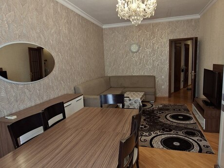 Kirayə 2 otaqlı mənzil, 90 m², İnşaatçılar: 700 ₼/ay 2