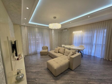Kirayə 3 otaqlı mənzil, 130 m², Şah İsmayıl Xətai: 2 200 ₼/ay 2