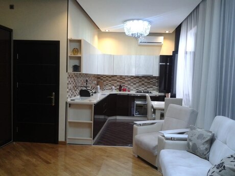 3 otaq · 70 m² · 4/4 mərtəbə, Sahil