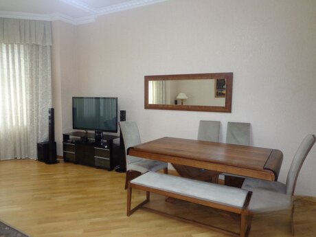 Kirayə 3 otaqlı mənzil, 150 m², Sahil: 2 500 ₼/ay 2