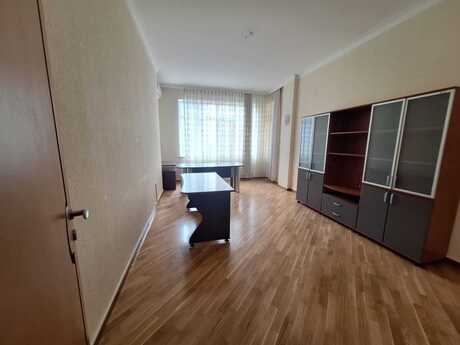 Kirayə 4 otaqlı mənzil, 200 m², 28 May: 1 500 ₼/ay 4