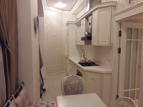 3-комнатная квартира, 117 м², İçəri Şəhər: 460 000 ₼ 3