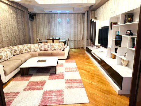 3 rooms · 135 m² · floor 13/19, Neftçilər