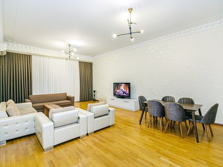 3 otaqlı mənzil, 142 m², 28 May: 520 000 ₼ 2