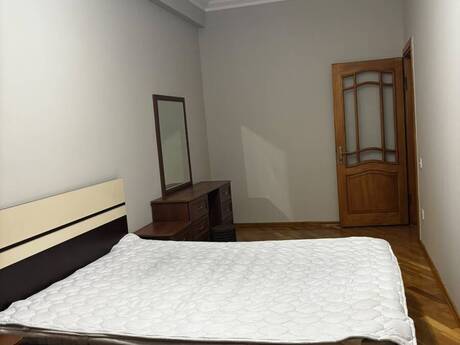 Kirayə 3 otaqlı mənzil, 100 m², 8 Noyabr: 1 000 ₼/ay 2