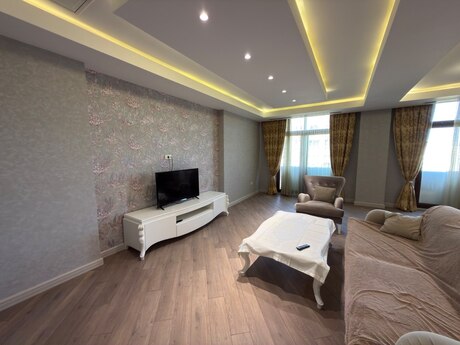 Kirayə 3 otaqlı mənzil, 175 m², İzmir Residence: 2 000 ₼/ay 2