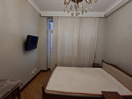 3-room apartment for rent, 130 m², 8-ci mikrorayon: 800 ₼/mo 2